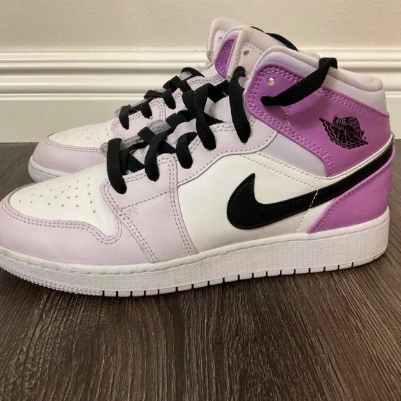 Nike Air Jordan 1 Mid Barely Grape Black White Shoes - Picture 3 of 3
